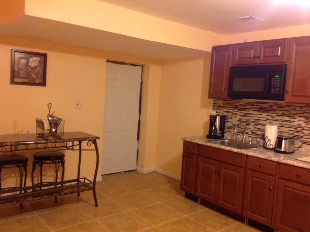 Mojoy Homesuites At Runyon Newark Exteriör bild