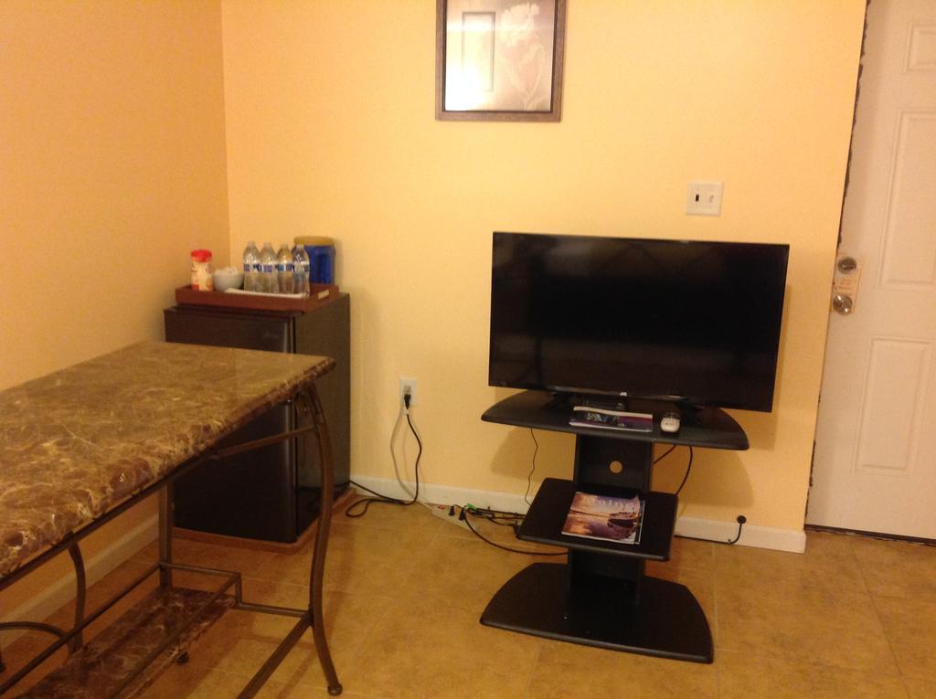 Mojoy Homesuites At Runyon Newark Exteriör bild