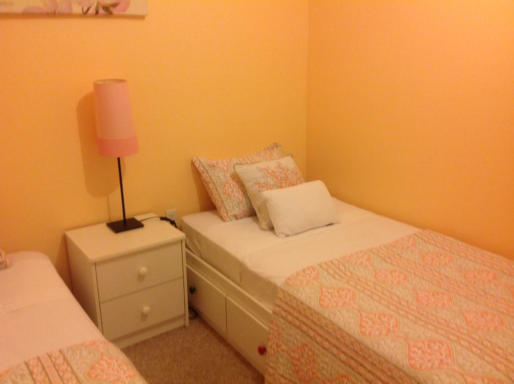 Mojoy Homesuites At Runyon Newark Exteriör bild